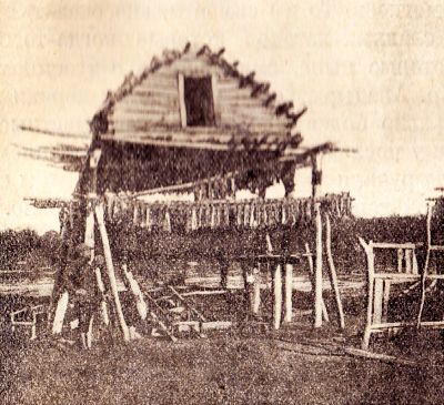 Камчадальский балаган с юколой. стр. 79.