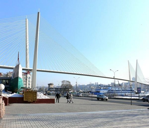 Мост через бухту Золотой рог