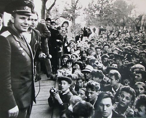 Ю. Гагарин в Хабаровске, май 1962 г. Фото В. Пильгуева. Перефото С. Балбашов./Нажмите, чтобы УВЕЛИЧИТЬ (нажмите, чтобы увеличить)