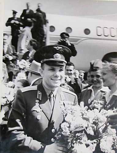Ю. Гагарин в Хабаровске, май 1962 г. Фото В. Пильгуева. Перефото С. Балбашов./Нажмите, чтобы УВЕЛИЧИТЬ (нажмите, чтобы увеличить)