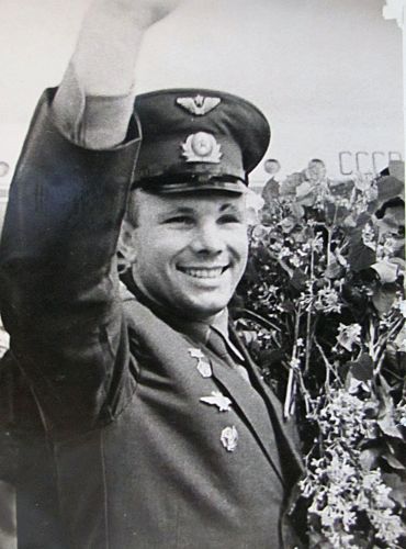 Ю. Гагарин в Хабаровске, май 1962 г. Фото В. Пильгуева. Перефото С. Балбашов./Нажмите, чтобы УВЕЛИЧИТЬ (нажмите, чтобы увеличить)