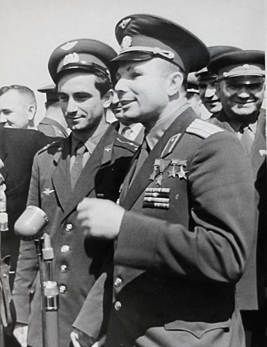 Ю. Гагарин в Хабаровске, май 1962 г. Фото В. Пильгуева. Перефото С. Балбашов./Нажмите, чтобы УВЕЛИЧИТЬ (нажмите, чтобы увеличить)