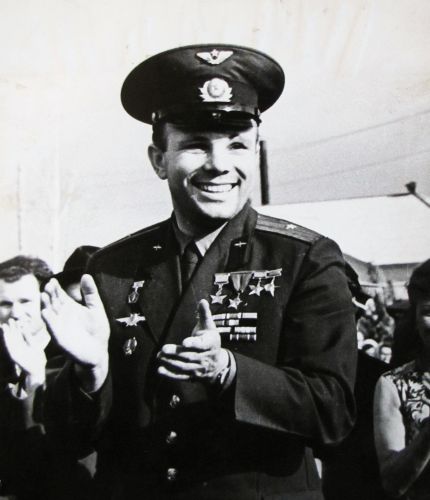 Ю. Гагарин в Хабаровске, май 1962 г. Фото В. Пильгуева. Перефото С. Балбашов./Нажмите, чтобы УВЕЛИЧИТЬ (нажмите, чтобы увеличить)