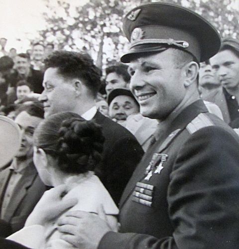 Ю. Гагарин в Хабаровске, май 1962 г. Фото В. Пильгуева. Перефото С. Балбашов./Нажмите, чтобы УВЕЛИЧИТЬ (нажмите, чтобы увеличить)