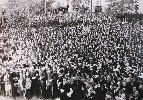 Встреча Ю. Гагарина в Хабаровске, май 1962 г. Фото В. Пильгуева. Перефото С. Балбашов./Нажмите, чтобы УВЕЛИЧИТЬ (нажмите, чтобы увеличить)