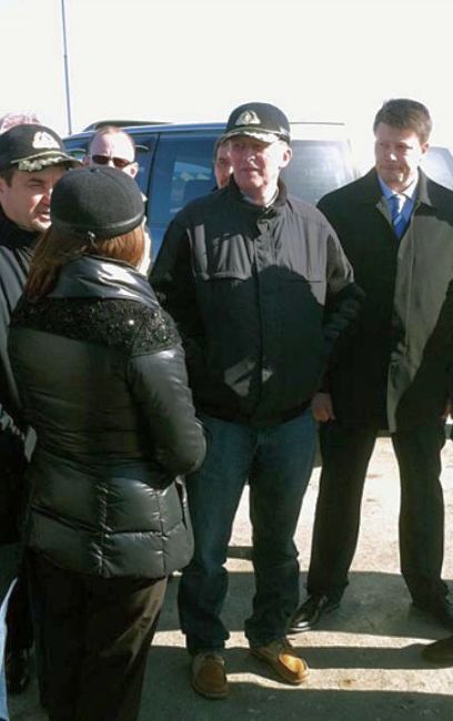 Первый вице-премьер Сергей Иванов в рабочей поездке по Курилам  (фото Владимир Мамонтов)