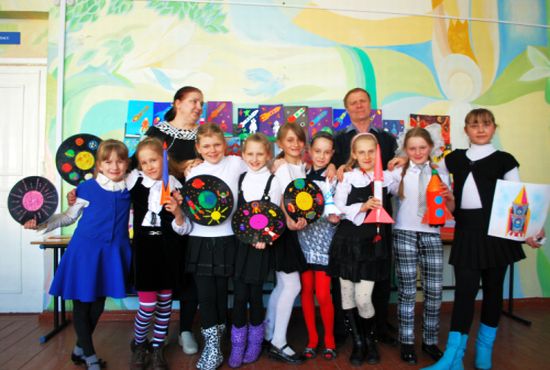 Пятиклассницы малокомплектной школы в поселке им. Попова «благодарны» муниципалитету за возможность учиться рядом с родным домом