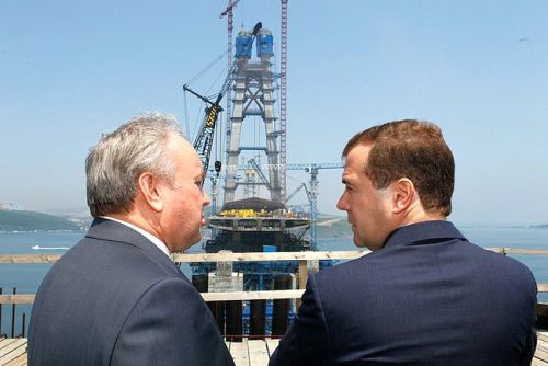 Во время осмотра строящегося мостового перехода через Босфор Восточный