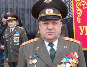 С. Васильев (на заднем плане) - пресс-служба губернатора и Л. Кожан - пресс-служба ДВО