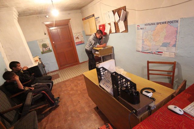 Комната администрации, она же единственное её помещение, В Парень