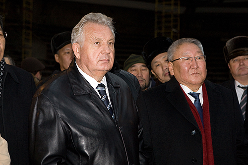 В. Ишаев и Е. Борисов. Пресс-служба полпреда Президента РФ в ДФО 18.10.2011