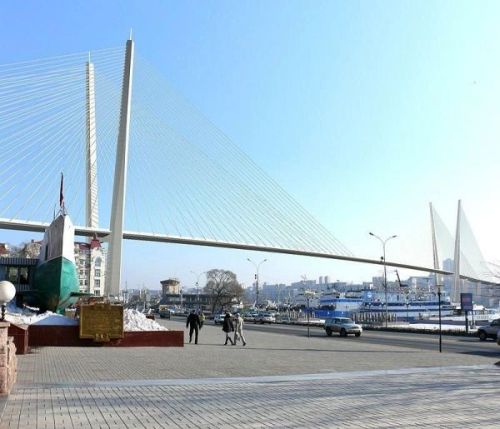 Мост через бухту Золотой рог