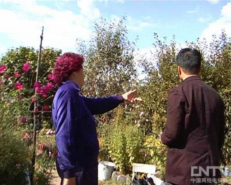 Кухня, спальня, душ, сад. Любовь оптимистично смотрит на жизнь./ 厨房、卧室、浴室、菜园一应俱全 柳博芙对生活十分乐观