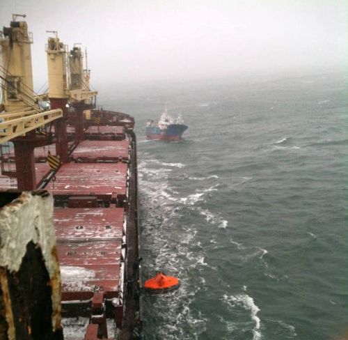 Шхуна «Success» (на заднем плане) затонула