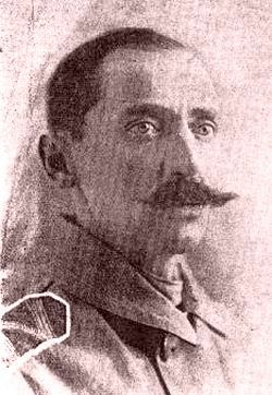 Викторин Михайлович Молчанов (23 января (4 февраля) 1886 г.-10 января 1975 г., Сан-Франциско, США) - русский генерал, участник Первой мировой и Гражданской войн. Руководил войсками Приамурского Временного правительства, получившими наименование Повстанческой Белой армии. Начав осенью 1921 г. наступление, нанес ряд значительных поражений НРА ДВР, занял почти все Приморье, а в декабре 1921 г. - Хабаровск, затем перешел к обороне. Потерпел поражение 12 февраля 1922 г. под Волочаевкой от войск НРА ДВР и отступил в Приморье. В августе 1922 г. новый правитель Приморья генерал М.К. Дитерихс назначил Молчанова командующим Поволжской группой войск. В августе — сентябре 1922 г. участвовал в неудачных для белых боях под Спасском. Выехал в Маньчжурию, позднее жил в США. В 1928-1967 гг. работал комендантом в здании «Саттер и Монтгомери» в Сан-Франциско, затем вышел на пенсию (Материал из Википедии - свободной энциклопедии).