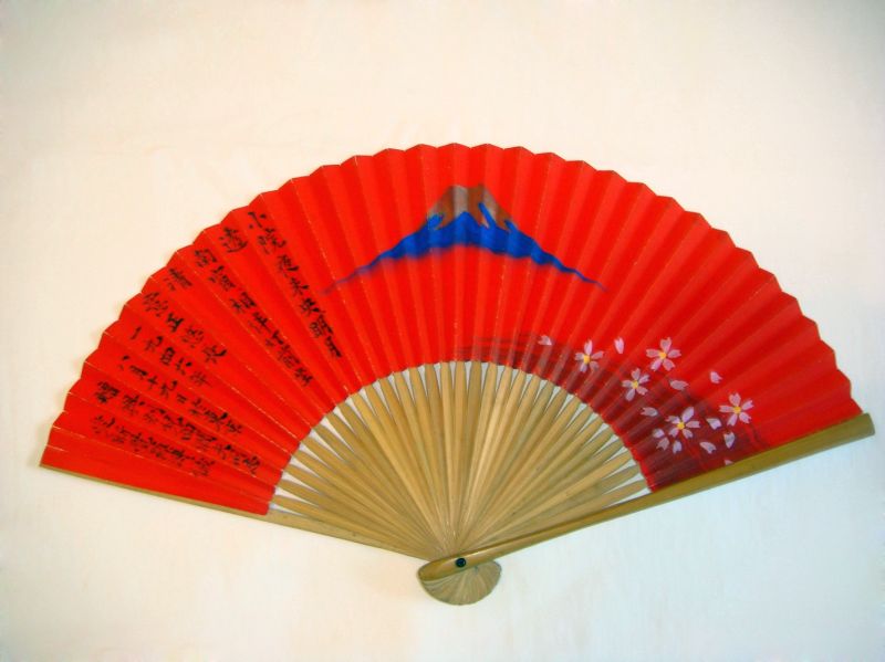 Удивлен был, увидев веер, подписанный Пу И в дар Пермякову в Токио на судебном процессе над японскими военными преступниками, подметив, что Пу И никогда подробно не распространялся по некоторым жизненным аспектам