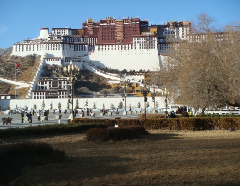 Сегодня по программе с утра экскурсия во дворец Потала – резиденцию духовного лидера Тибета далай-ламы
