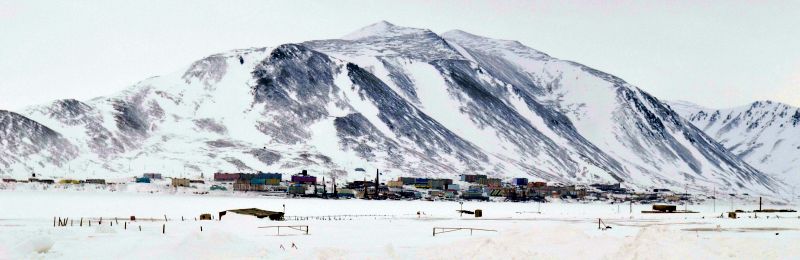 п. Провидения - расположен на востоке округа, на Чукотском полуострове. На противоположном берегу бухты расположен п. Урелики и аэродром. Население по данным переписи 2010 г. составило 1972 человека.