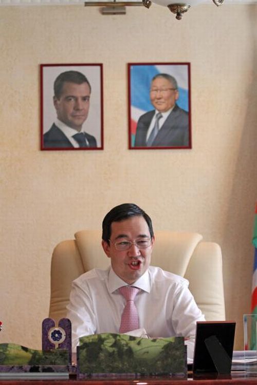 Айсен Николаев