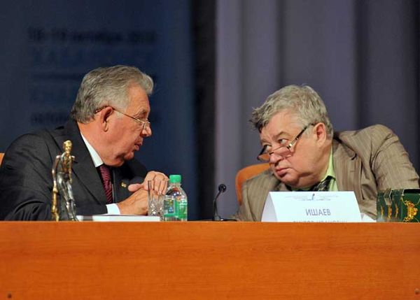 Полпред Виктор Ишаев и председатель Союза журналистов России Всеволод Богданов, г. Хабаровск. 18 октября 2010 г.