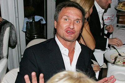 За минувшие четыре года Александр Шишкин выступил 0 (ноль) раз, и участвовал в разработке всего трех законопроектов