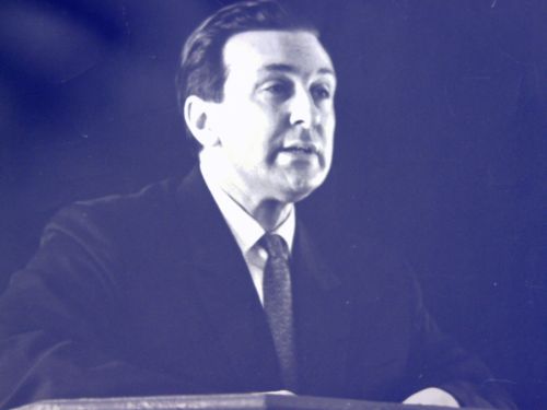 1975 год - Пленум дальневосточного отделения Союза композиторов СССР. Отчет держит Юрий Владимиров/ Нажмите, чтобы УВЕЛИЧТЬ (нажмите, чтобы увеличить)