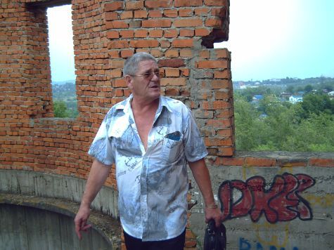 Владимир Олейников говорит, что при производстве работ было установлено, что под зданием, в скале, имеются обширные помещения, объемом намного больше, чем снаружи