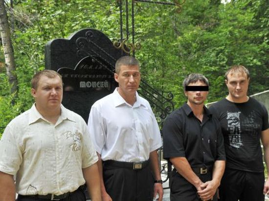 Члены спортклуба «Моисей», слева направо: Дмитрий Балабко, Михаил Тимофеев, человек из их команды и Евгений Давыбеда