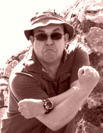 Одна из фотографий Валерия Чиркова в фейсбуке довольно откровенно демонстрирует гостям его страницы, что он никому, ничего не должен...