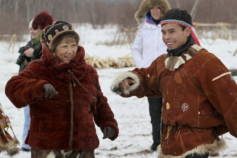 Заместитель председателя правительства Камчатского края Валентина Броневич (на фото слева) - курирует деятельность КМНС и распределение бюджетных средств для поддержания традиционного образа жизни КМНС на Камчатке