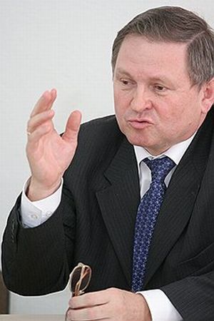 Валерия Казаченко уговорили махнуть рукой на пенсию, чтобы курировать в мэрии Хабаровска взаимодействие со СМИ. Фото: Вячеслав Реутов / Коммерсантъ