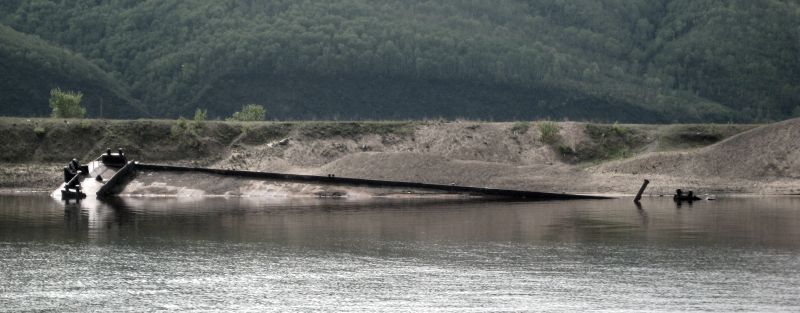Баржу прибило к Шантарским островам