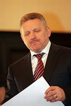 Местные эксперты считают, что до выборов 2013 года Вячеслав Шпорт еще успеет исправить «двойку». Фото: Евгений Переверзев / Коммерсантъ