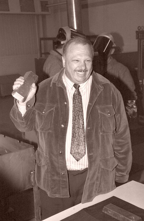 Валентин Цветков на своем любимом детище - аффинажном заводе