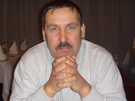 Тот самый судовладелец шаланды «Амурская» - гендиректор ОАО «Николаевский-на-Амуре морской порт» Александр Шильцин.