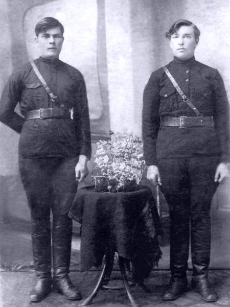 Мой дед Георгий Ардашев (справа), боец ГПУ, Забайкалье, начало 1920-х годов