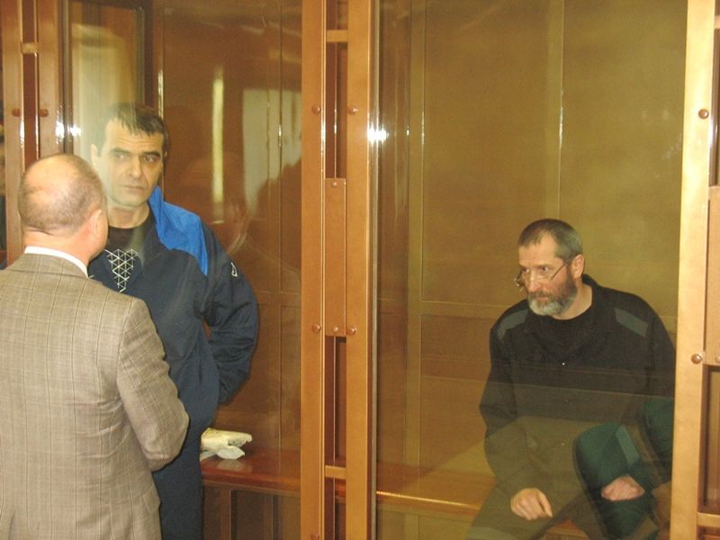 Владимир Голбан (справа) получил вечный срок, а Сергей Филиппенко - 8 лет лишения свободы в исправительной колонии строгого режима