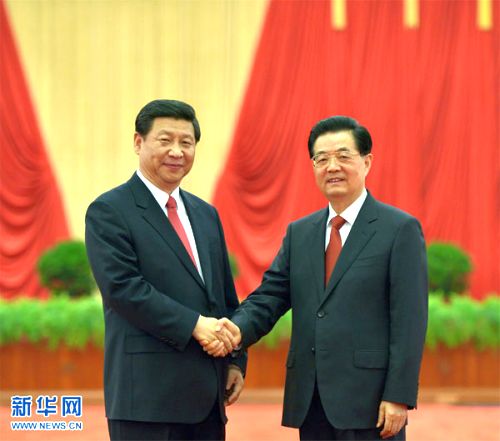 Ху Цзиньтао (справа) и Си Цзиньпин встретились с делегатами 18-го Всекитайского съезда КПК