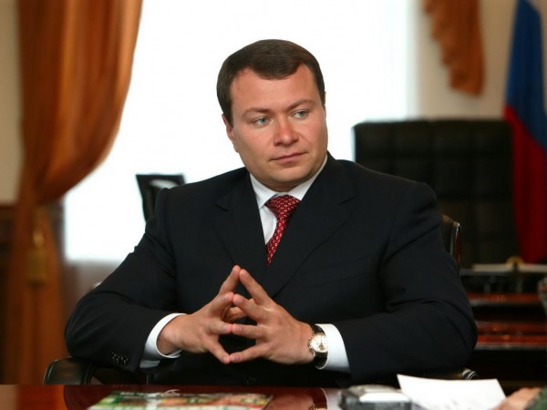 В. Николаев