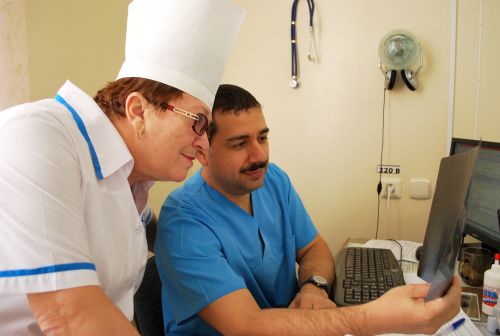 Хирурги Л.Г. Чиркова и А.М. Садкеев – мощный хирургический тандем