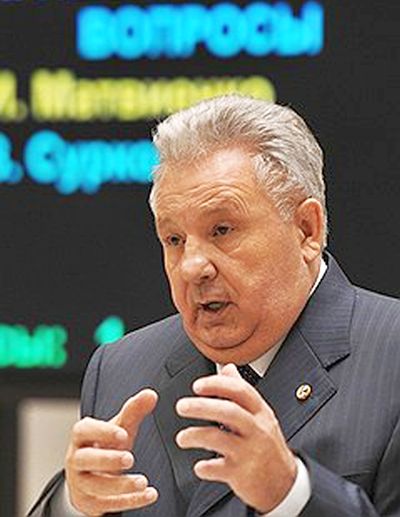 Министру по развитию Дальнего Востока Виктору Ишаеву вопрос о содержательных полномочиях его министерства пока прояснить не удается. Фото: Павел Кассин /  Коммерсантъ