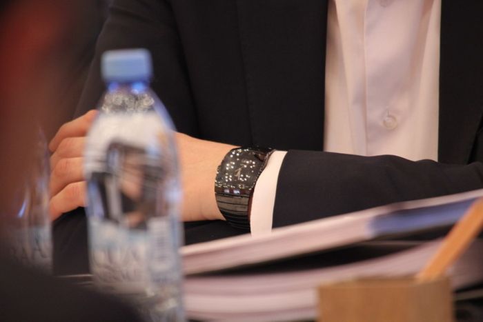 Часы «Rado» из коллекции «Sinta» устойчивы к царапинам, на циферблате роль цифр выполняют 11 бриллиантов.